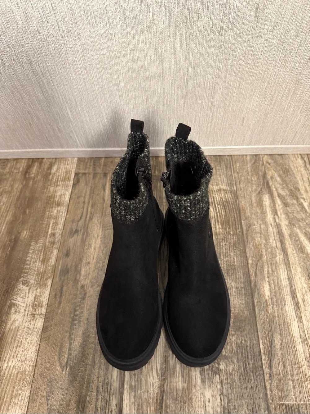 Bella Vita Black Ankle Boot with Charcoal Knit Cuff Size 6